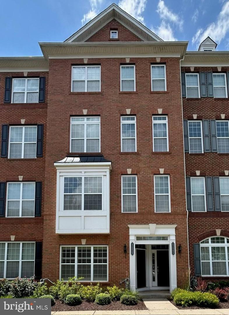 Property Photo: 43039 Clarks Terrace VA 20148