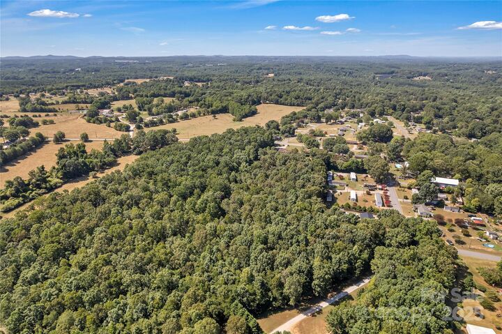 Property Photo:  114 Wave Road  NC 28086 