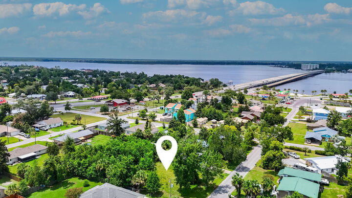 Property Photo: 408 Michigan Avenue FL 32444