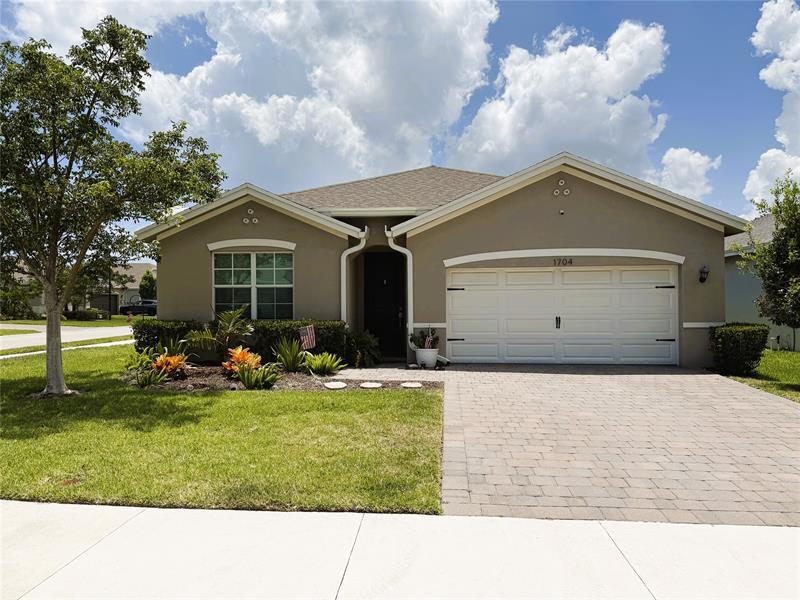 Property Photo: 1704 NE White Pine Terrace FL 34957