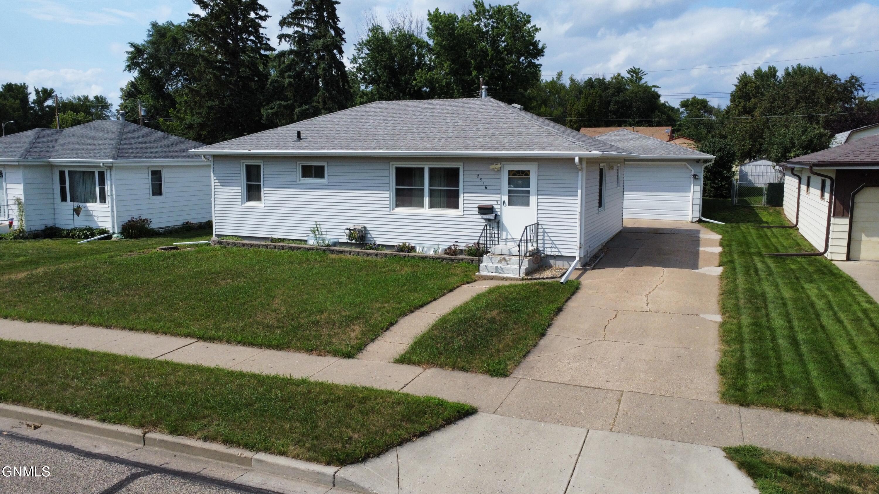 2516 A Avenue E  Bismarck ND 58501 photo