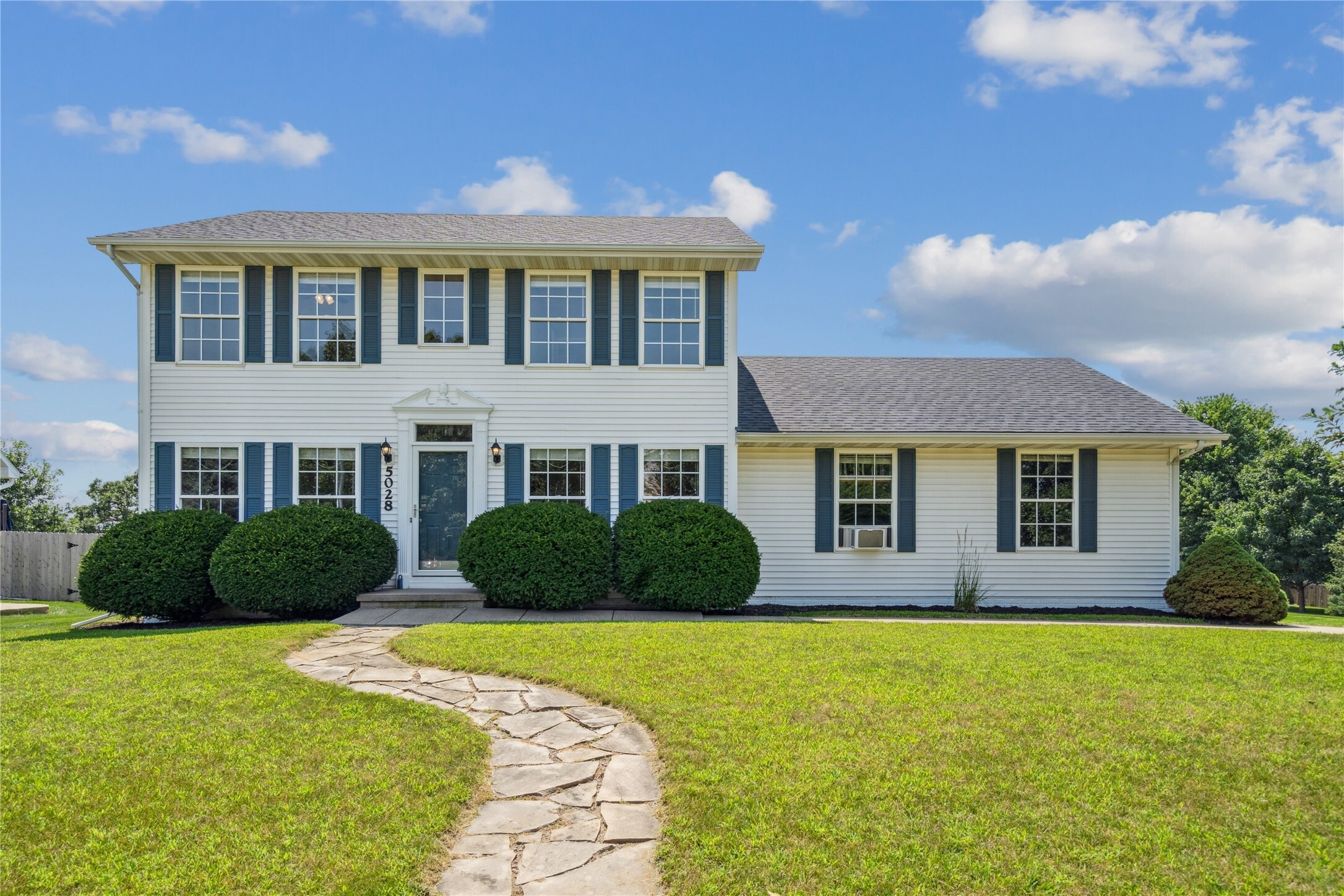 5028 Oakwood Lane  West Des Moines IA 50265 photo