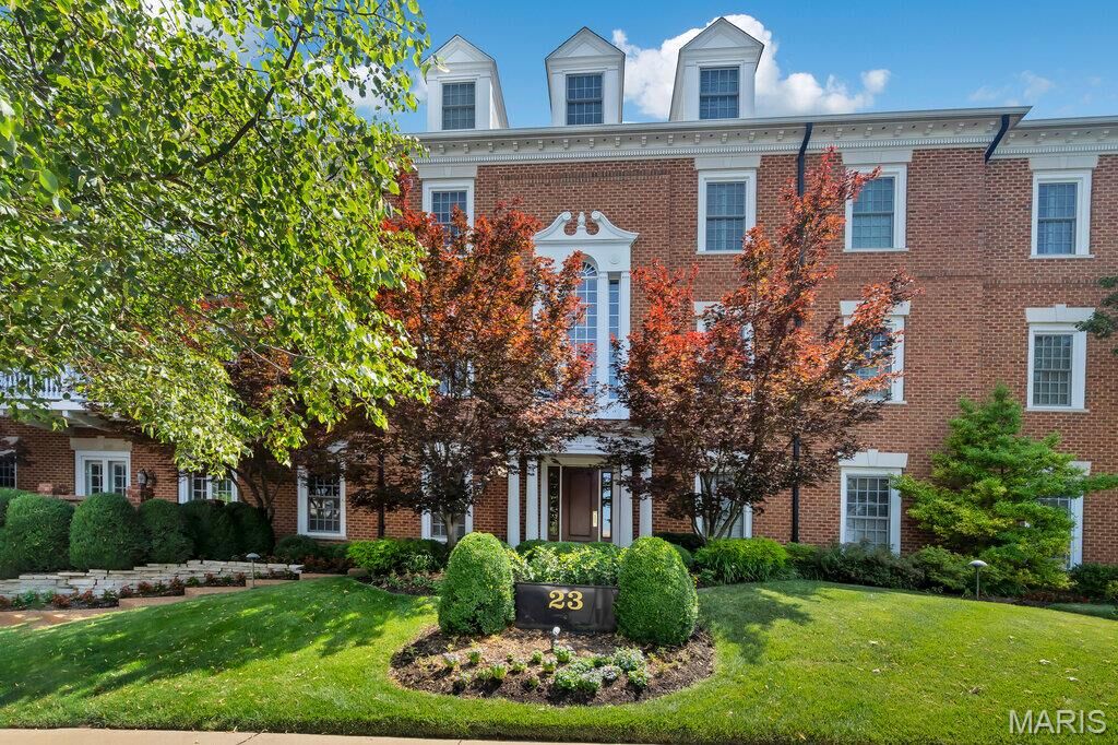Property Photo:  23 Topton Way 2B  MO 63105 