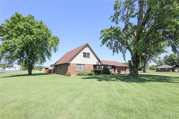 Property Photo: 2613 Mockingbird Lane IL 62040