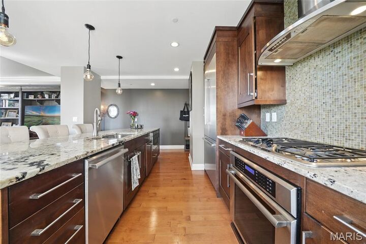 Property Photo:  232 N Kingshighway Boulevard 907  MO 63108 