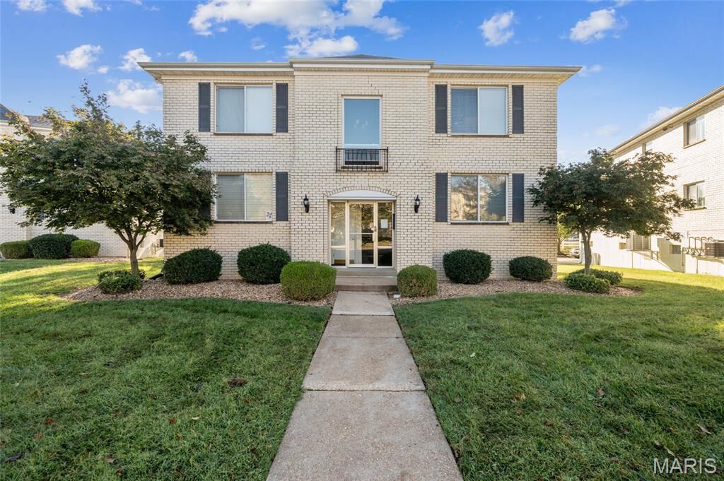 Property Photo: 12556 Chardin Place 4 MO 63128