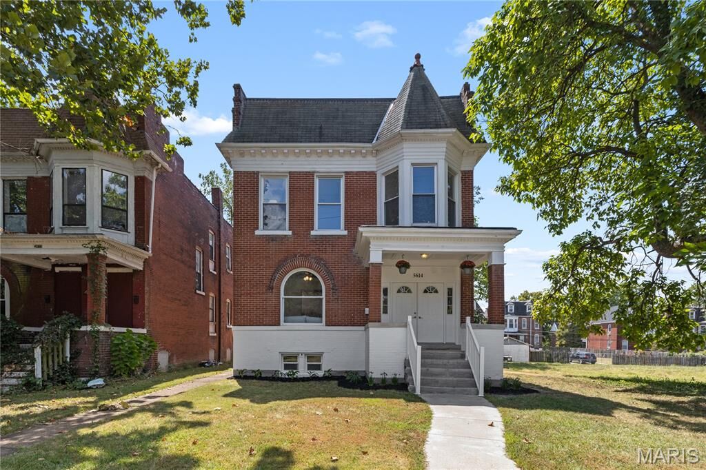 Property Photo:  5614 Etzel Avenue  MO 63112