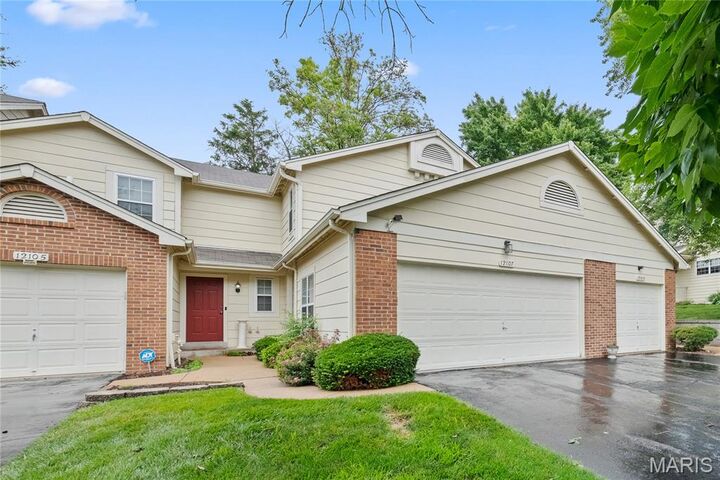 12107 Autumn Lakes Drive  Maryland Heights MO 63043 photo
