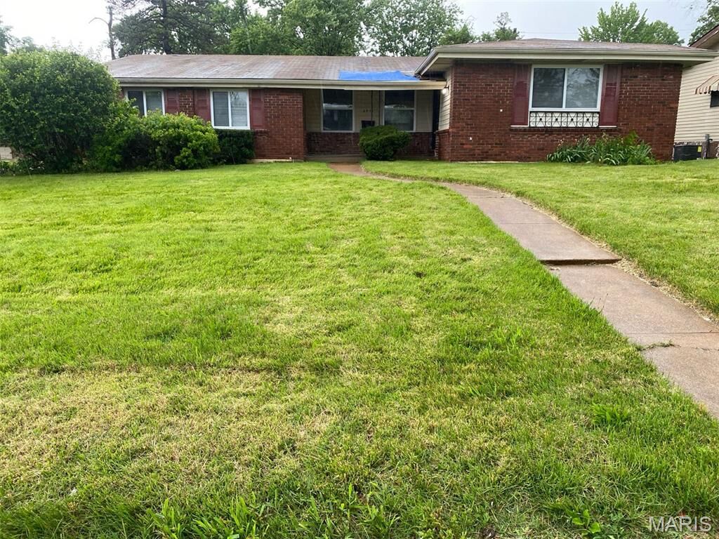 Property Photo: 2571 Burchard Drive MO 63136