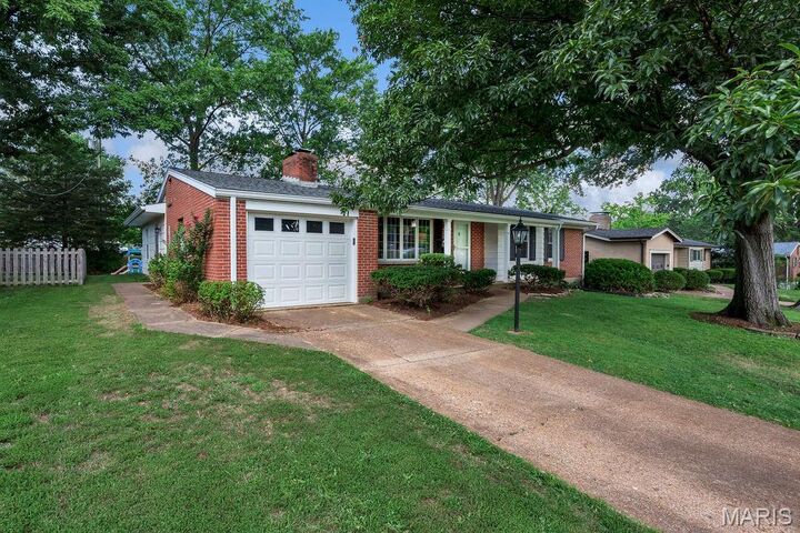 Property Photo: 1205 Laven Del Lane MO 63122