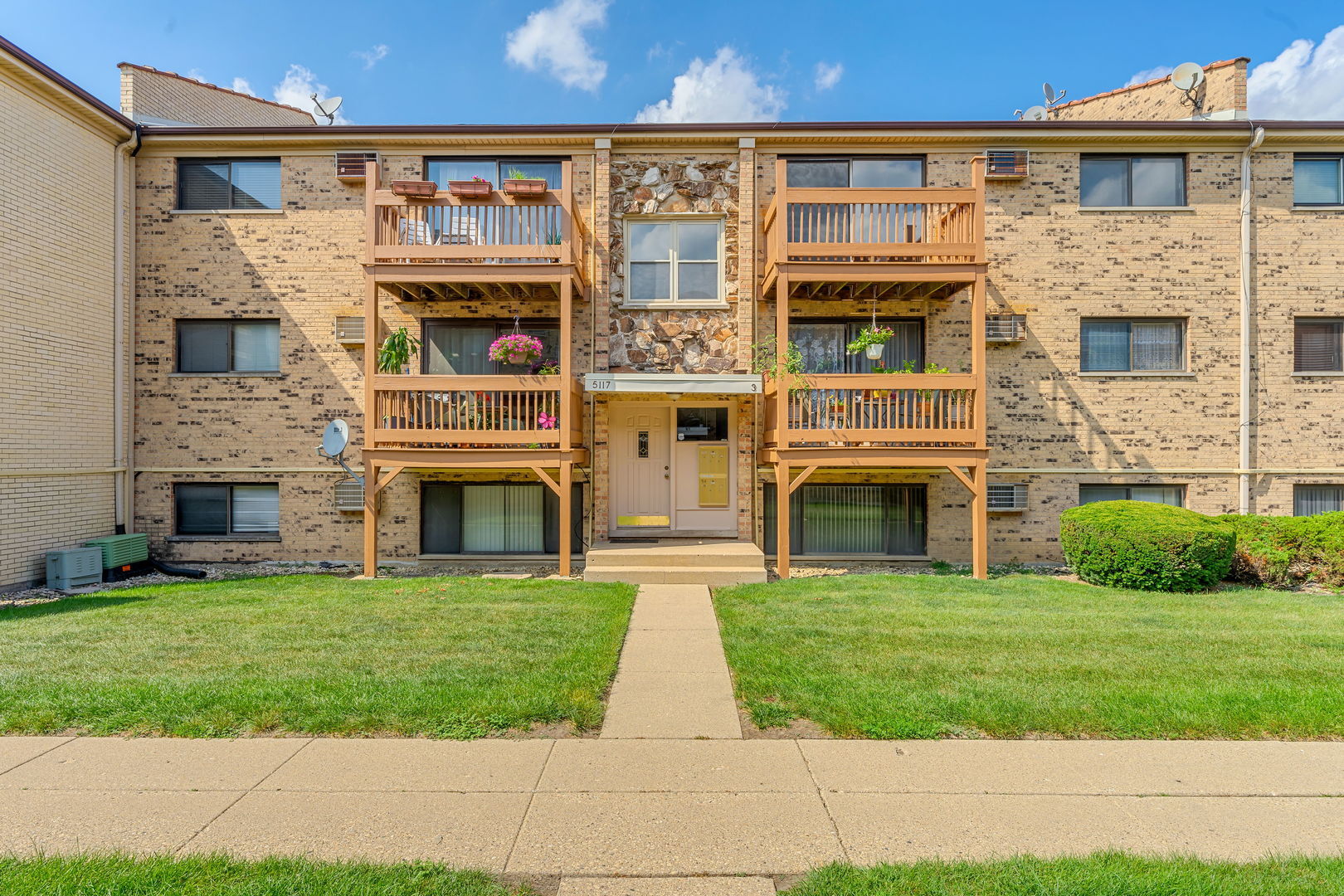 Property Photo:  5117 N East River Road 3G  IL 60656 