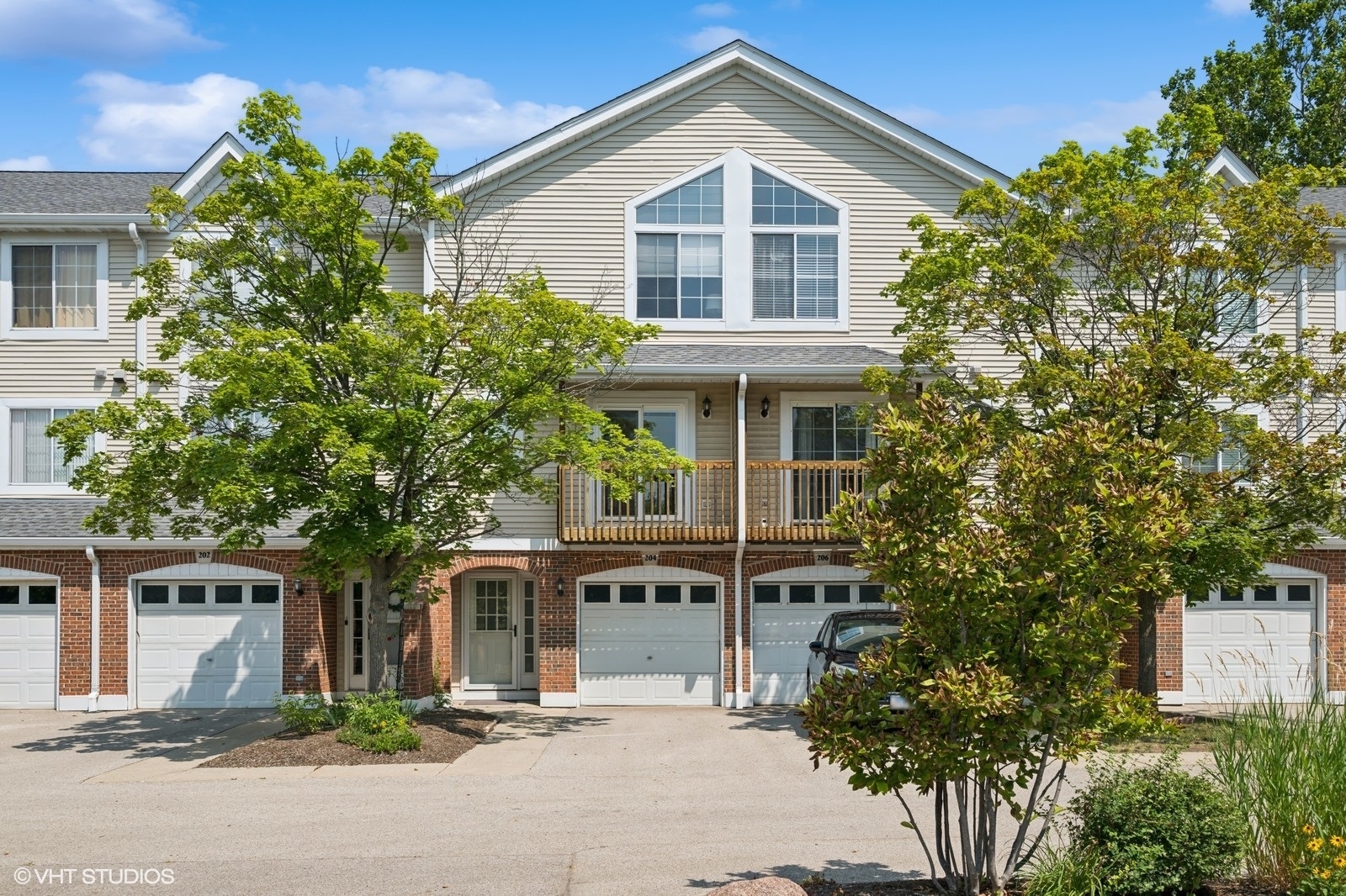 Property Photo: 204 E Parallel Street IL 60067