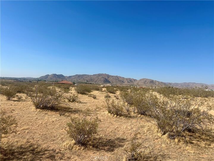 Property Photo:  1 Shirwaun Road  CA 92307 