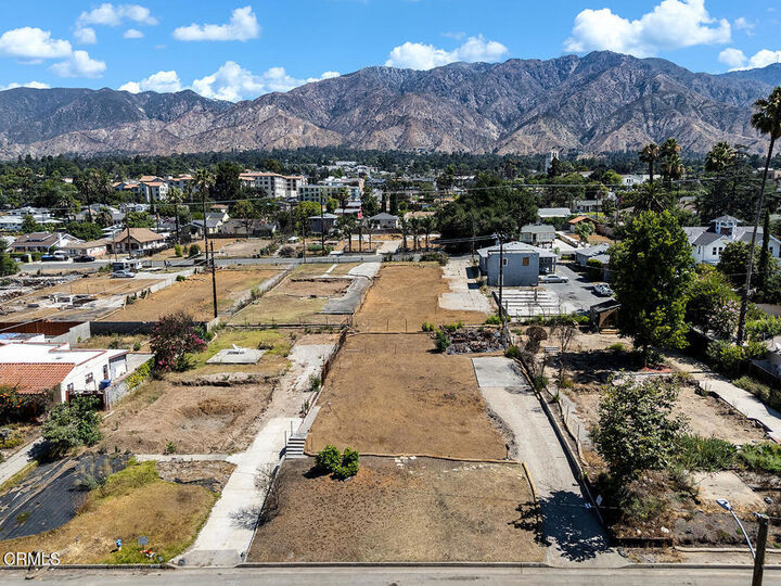 Property Photo:  797 New York Dr  CA 91001