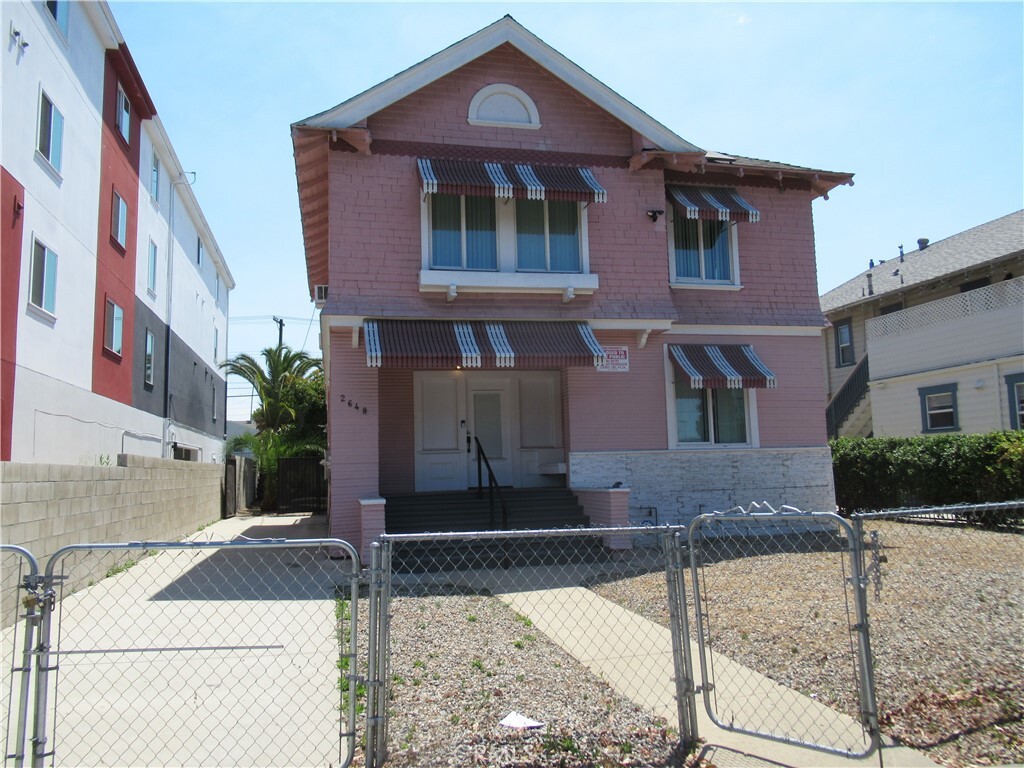 Property Photo: 2648 Brighton Avenue CA 90018