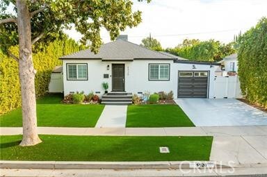 Property Photo: 5920 Jellico Avenue CA 91316
