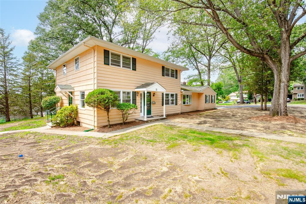11 Loyola Place  Oakland NJ 07436 photo