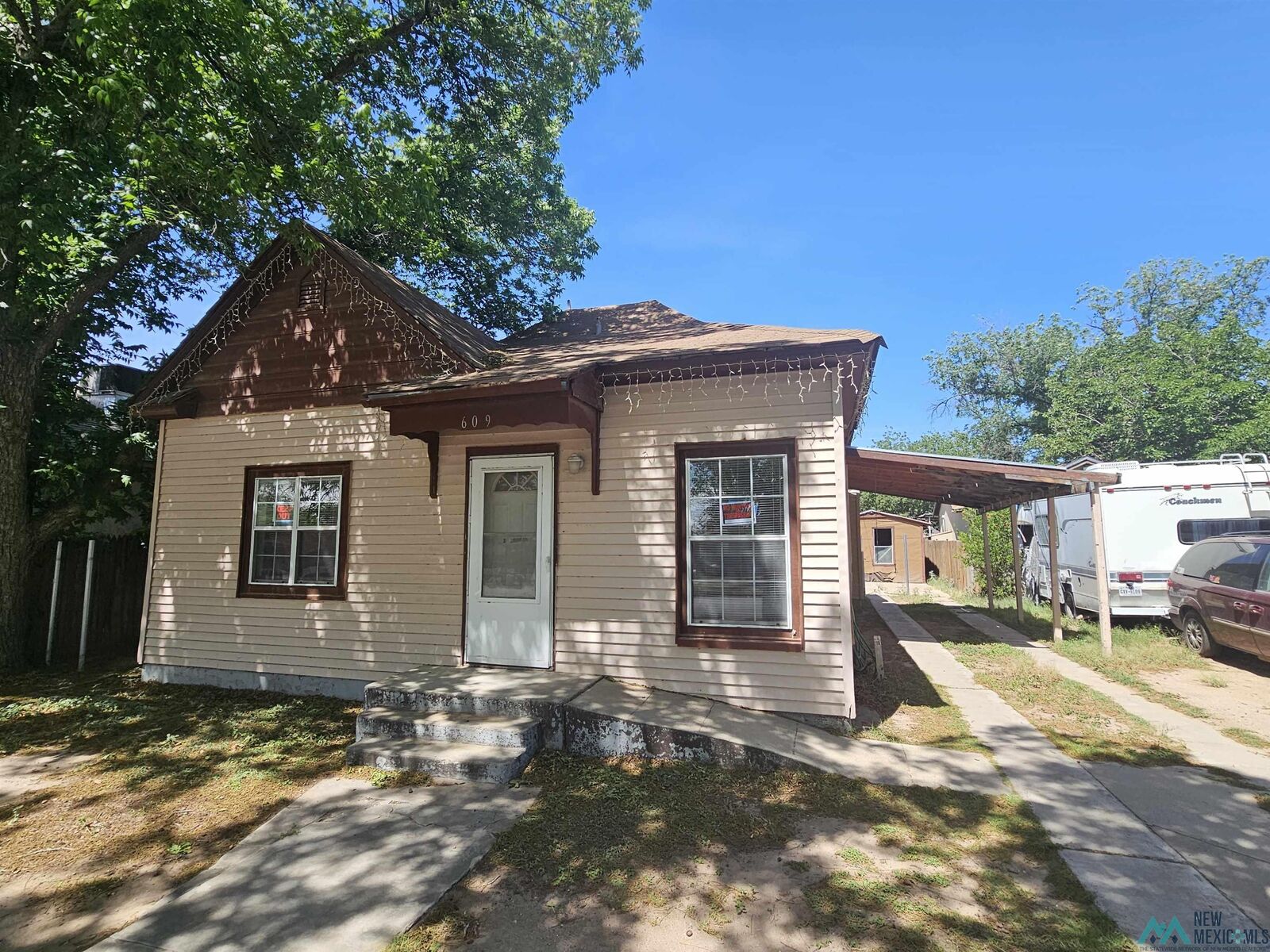 Property Photo:  609 N Guadalupe Street  NM 88220 