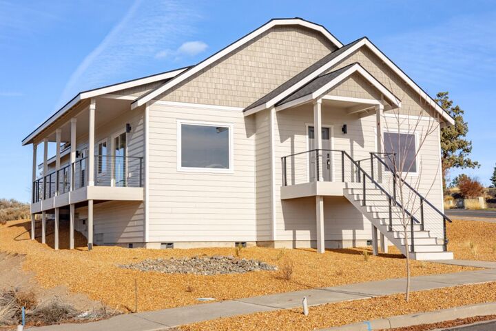 Property Photo: 1050 SE Clover Lane OR 97741