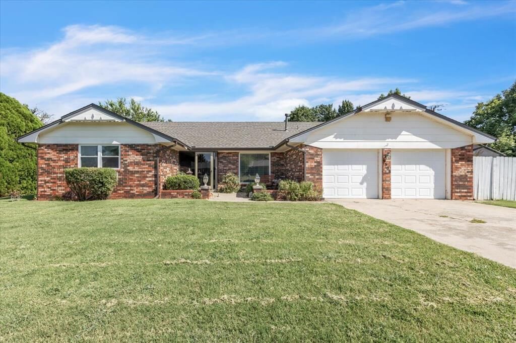 Property Photo: 6508 NW 94th Street OK 73162