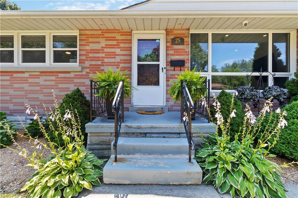 Photo de la propriété: 25 Collingdon Drive ON N3S 3C9
