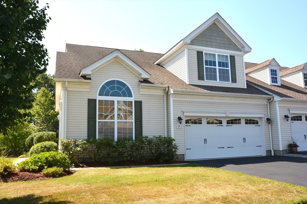 Property Photo:  8 Hopkins Circle 8  MA 01844 
