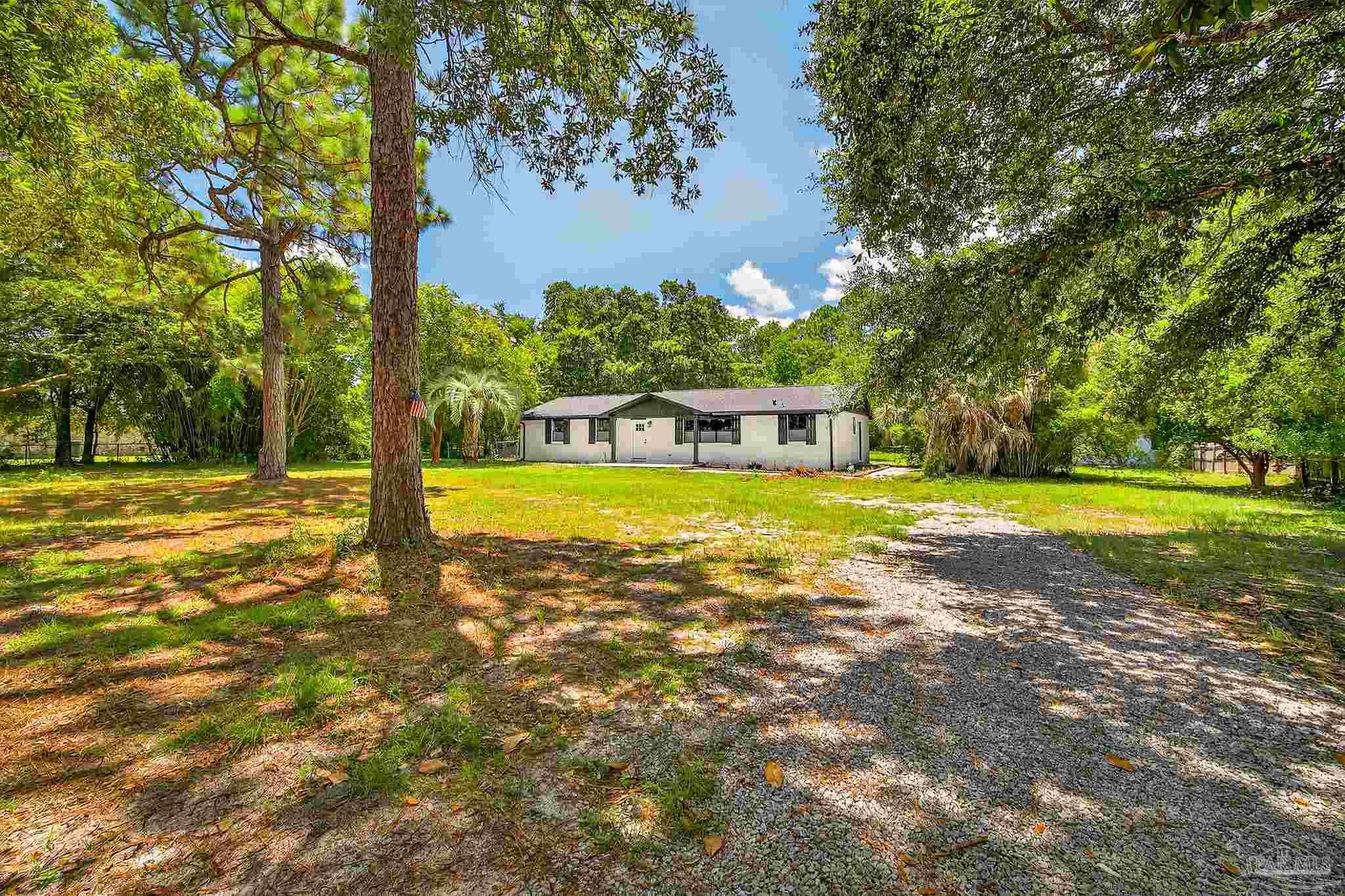 Property Photo: 1651 Ora Dr FL 32506
