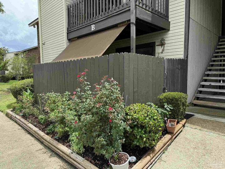 Property Photo: 2201 Scenic Hwy B3 FL 32503