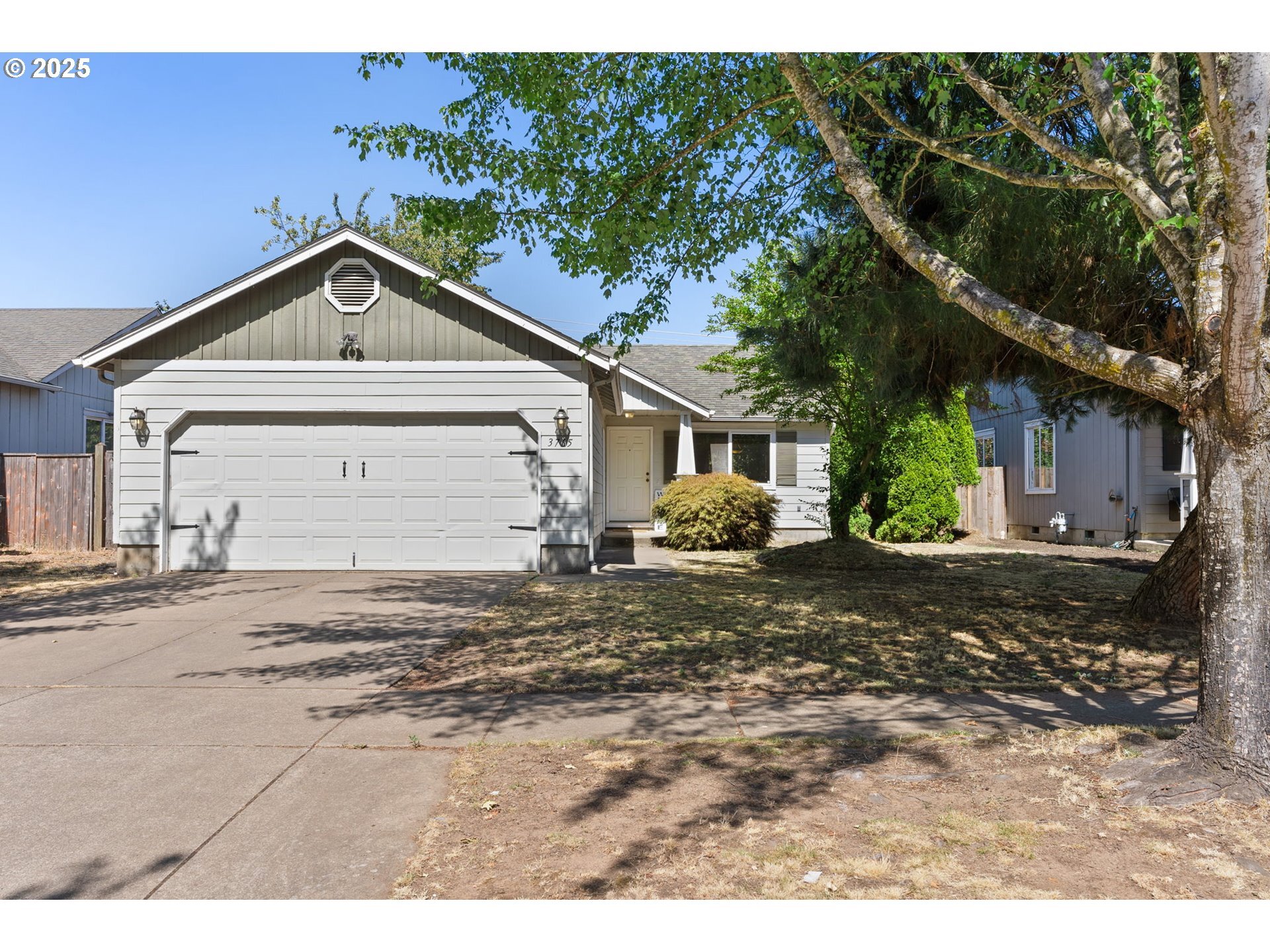Property Photo: 3765 Century Dr OR 97402