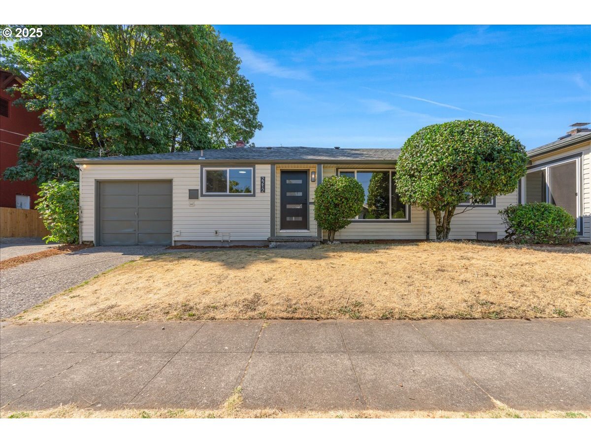 Property Photo: 2212 NE Sumner St OR 97211