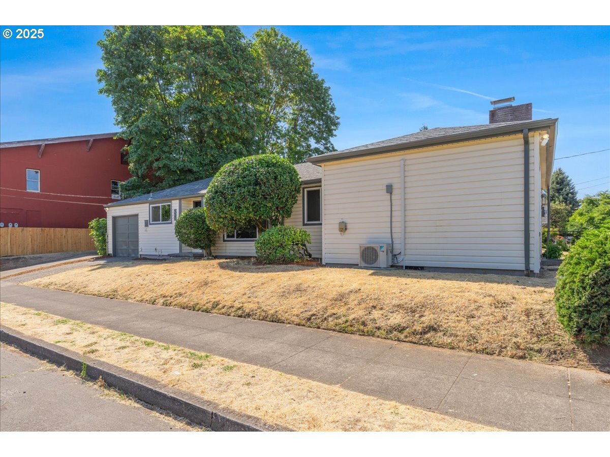 Property Photo: 2212 NE Sumner St OR 97211