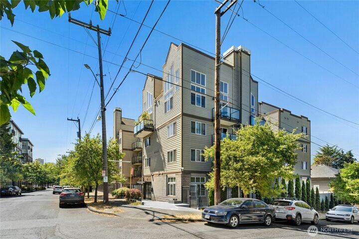 Property Photo: 231 Belmont Avenue E 310 WA 98102