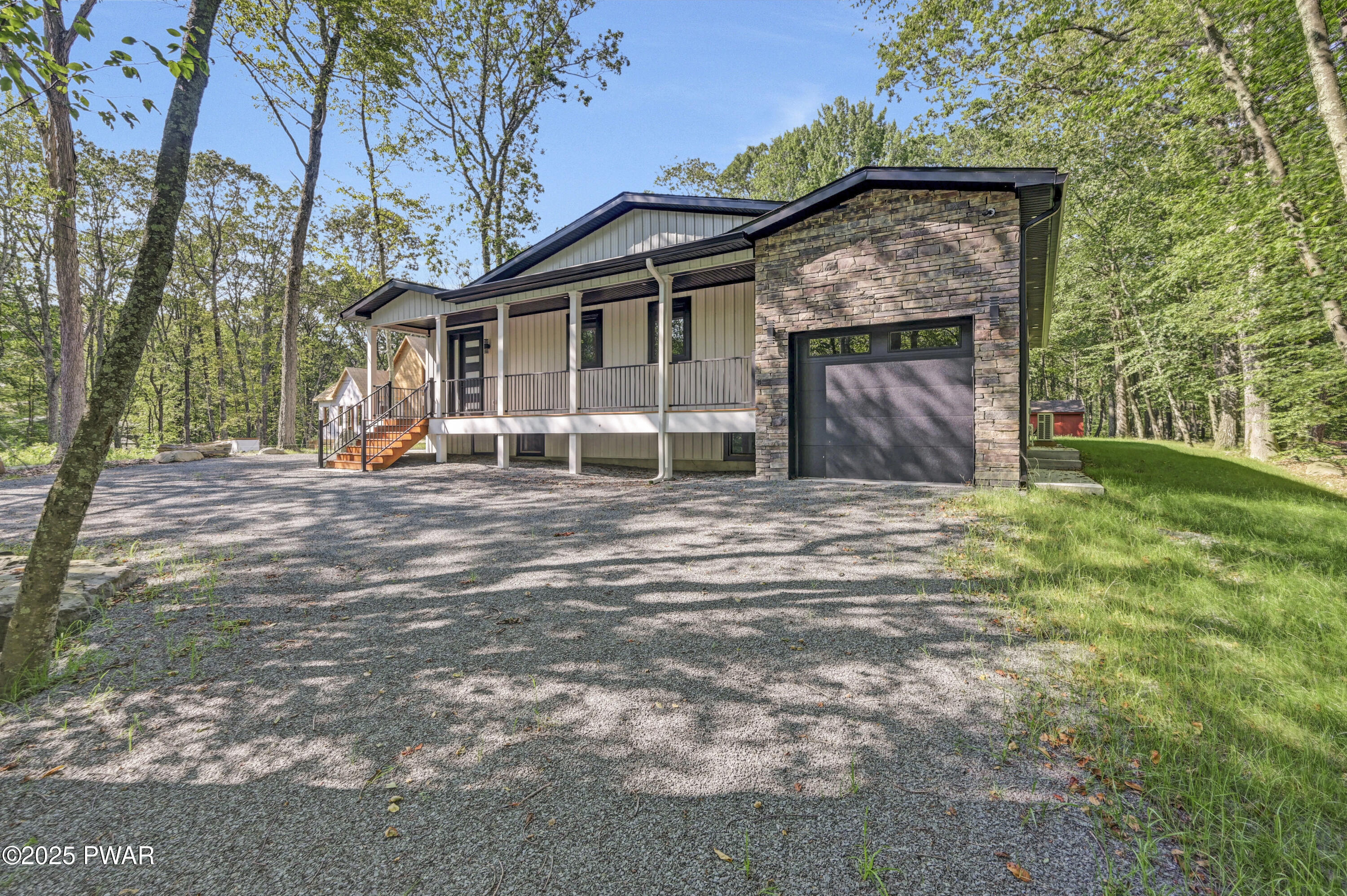 Property Photo: 517 Maple Ridge Drive PA 18428