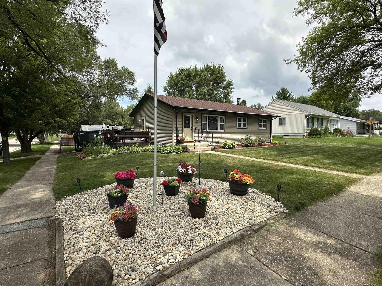 Property Photo: 2151 Lenox Street WI 53511