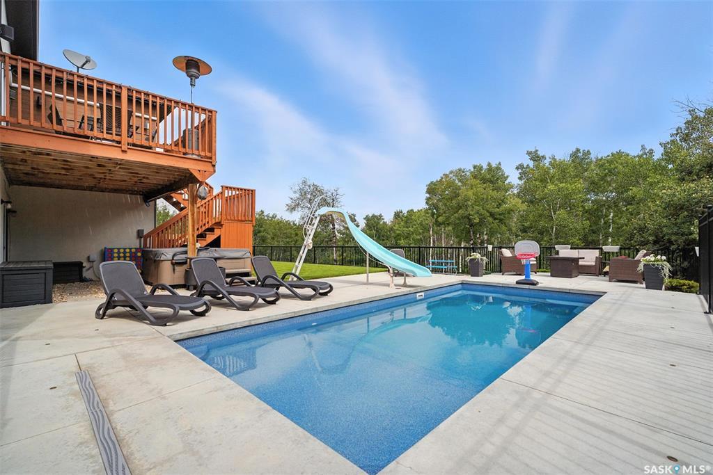 Property Photo:  20 Saddle Ridge Drive  SK S7K 3J9 