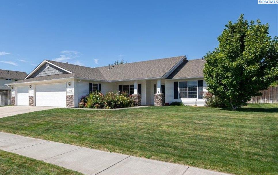 Property Photo: 9713 Coronado Dr WA 99301
