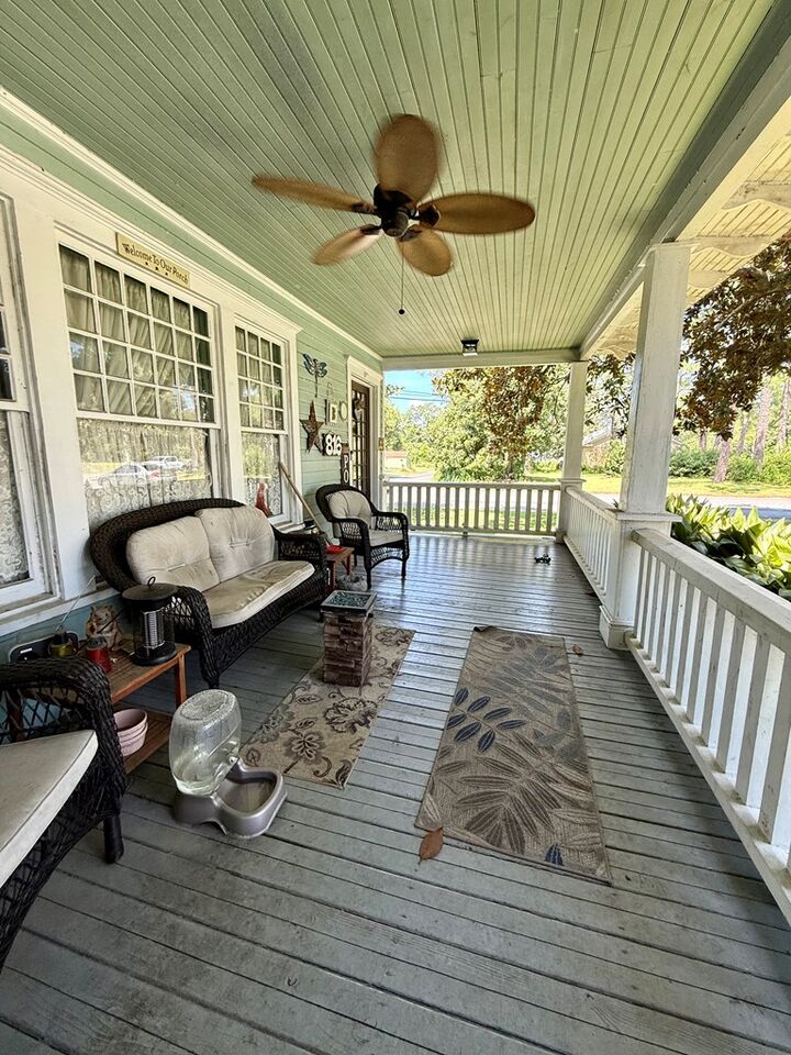 Property Photo: 816 W Central Ave GA 31750