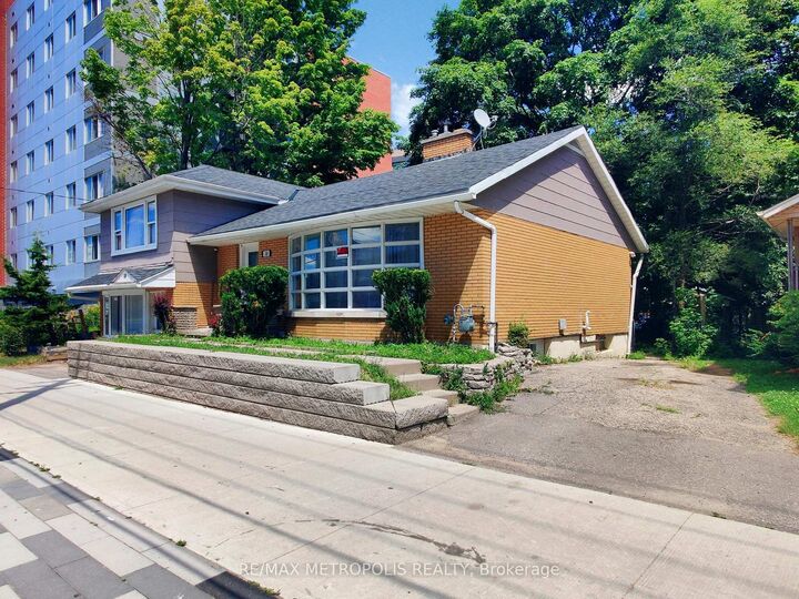Property Photo:  180 King Street N  ON N2J 2Y5 