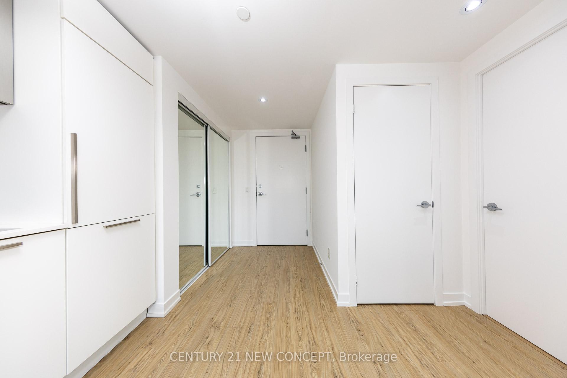 Property Photo: 85 Wood Street 1601 ON M4Y 0E8