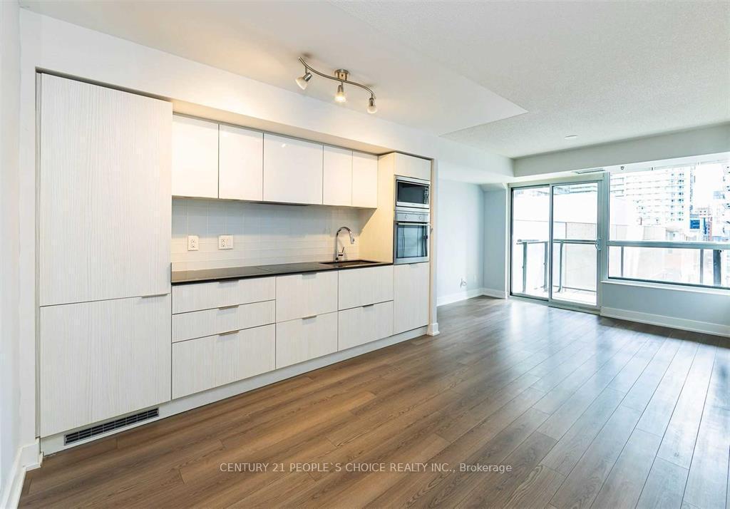 Property Photo: 318 Richmond Street W 715 ON M5V 1X2