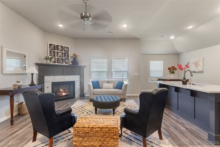 Property Photo:  4828 E Galveston Place  OK 74014 