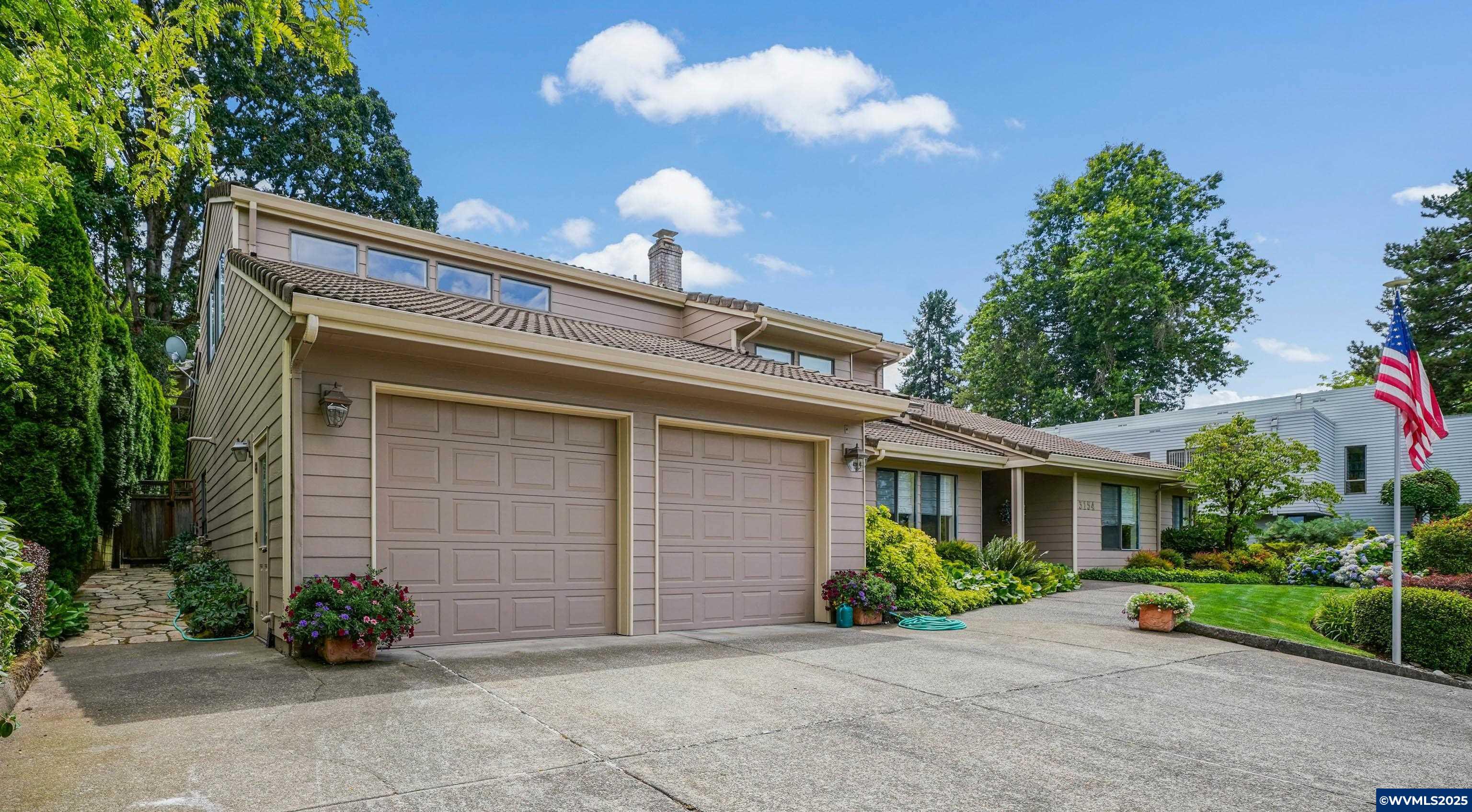 Property Photo: 3154 Camellia Dr S OR 97302