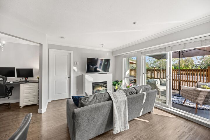 Property Photo: 15735 Croydon Drive 209 BC V3S 2L5