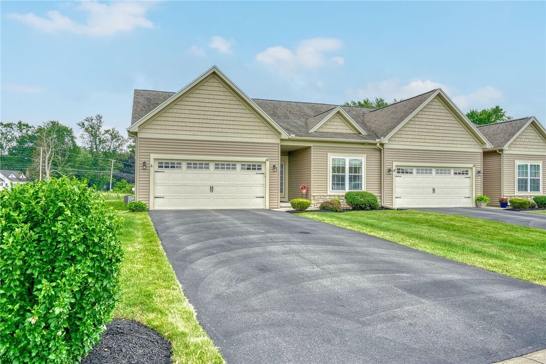 Property Photo:  14 Harbour Oaks  NY 14624 