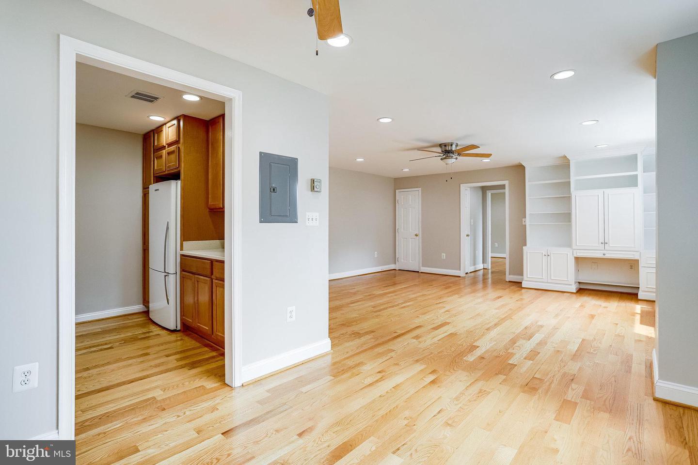 Property Photo:  3515 Washington Boulevard 210  VA 22201 