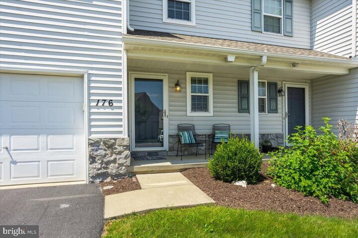 Property Photo: 176 N Village Cir U-0102 Circle PA 17078