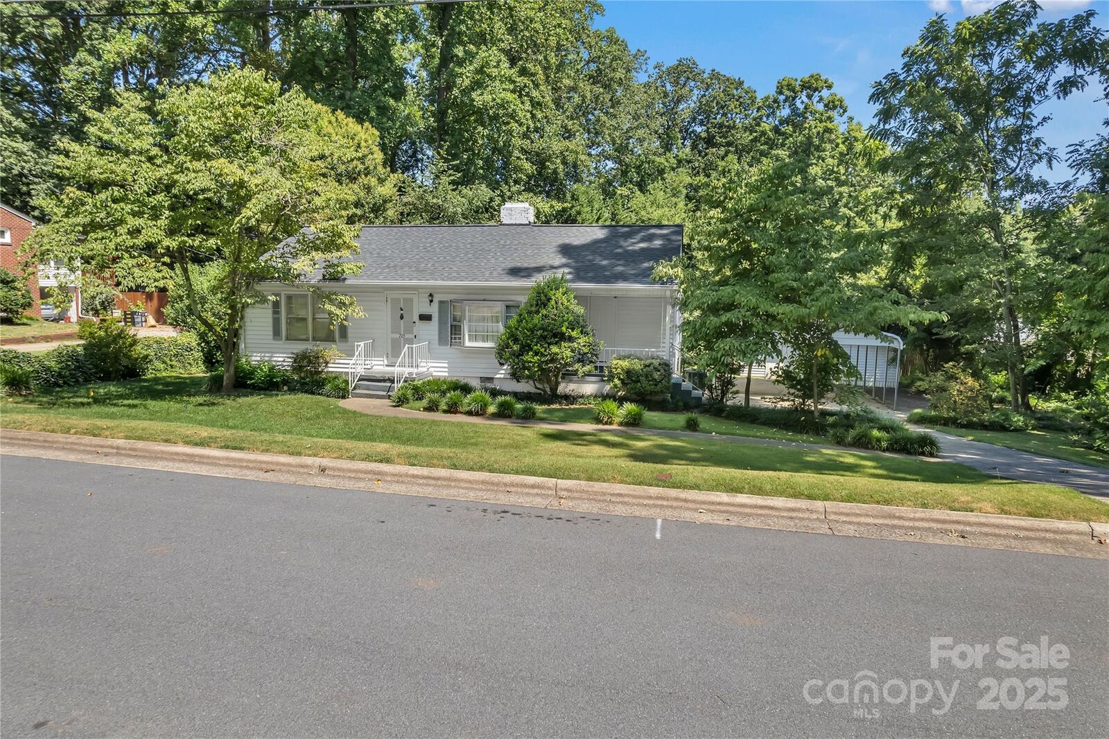 Property Photo:  705 Jackson Street  NC 28086 
