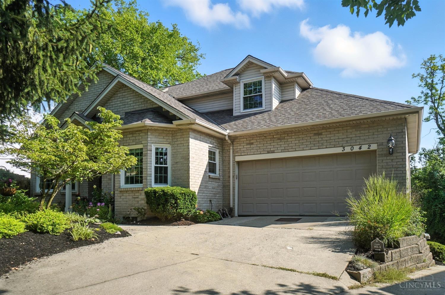 Property Photo: 3042 Alpine Terrace OH 45208