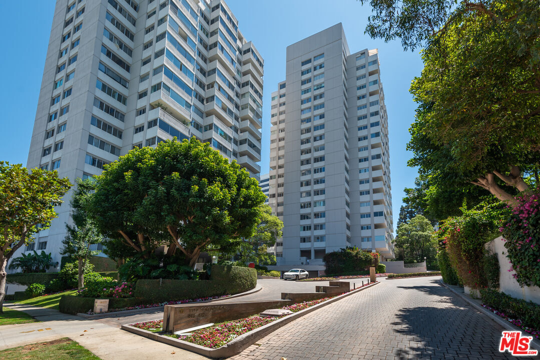 Property Photo:  865 Comstock Ave  CA 90024 