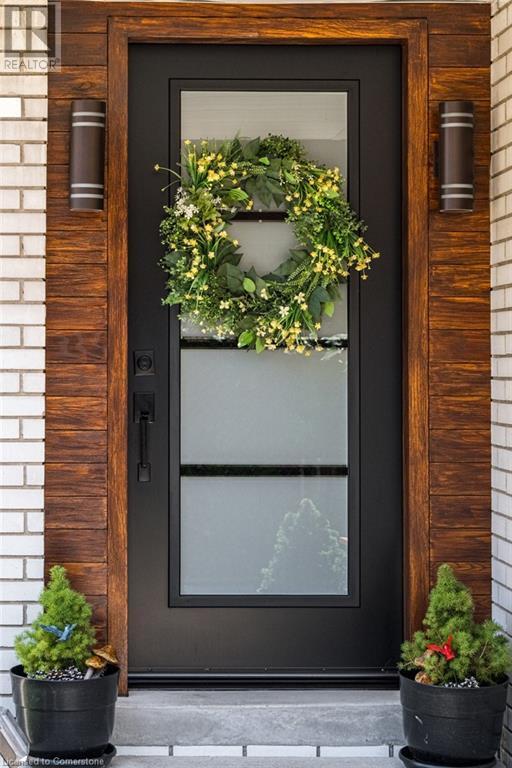 Photo de la propriété: 65 Elgar Avenue ON L8P 3T8